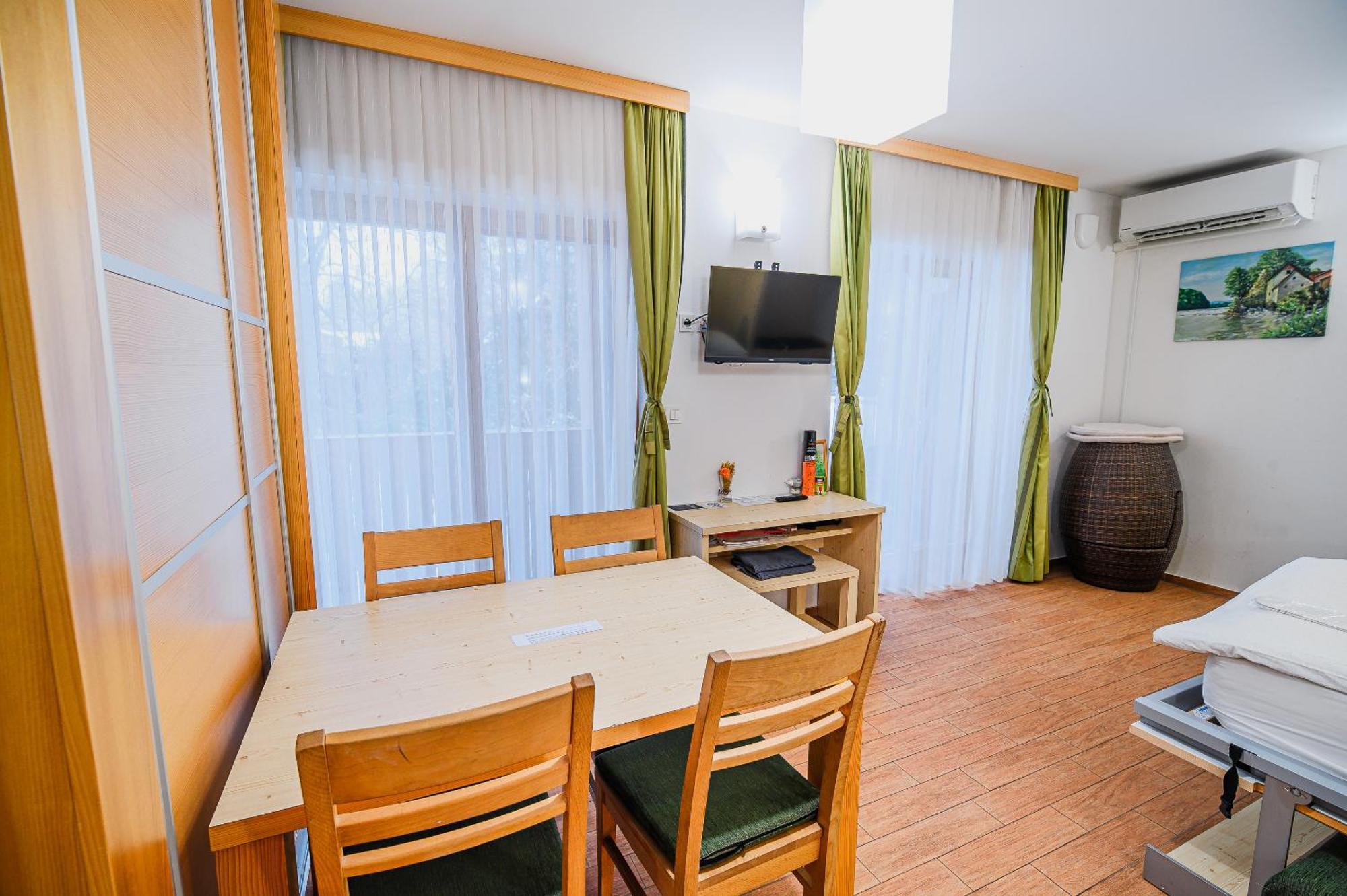 Apartments Maleric With Indoor Pool And Wellness Dragatuš Habitación foto