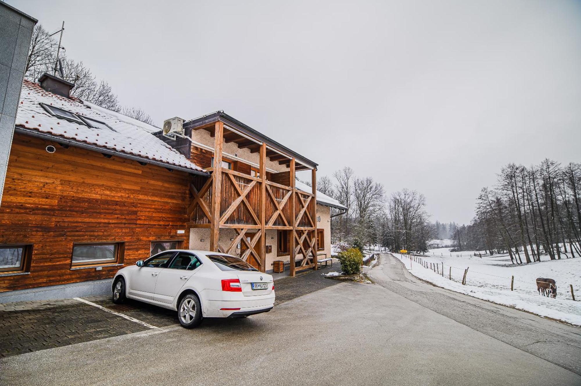 Apartments Maleric With Indoor Pool And Wellness Dragatuš Exterior foto
