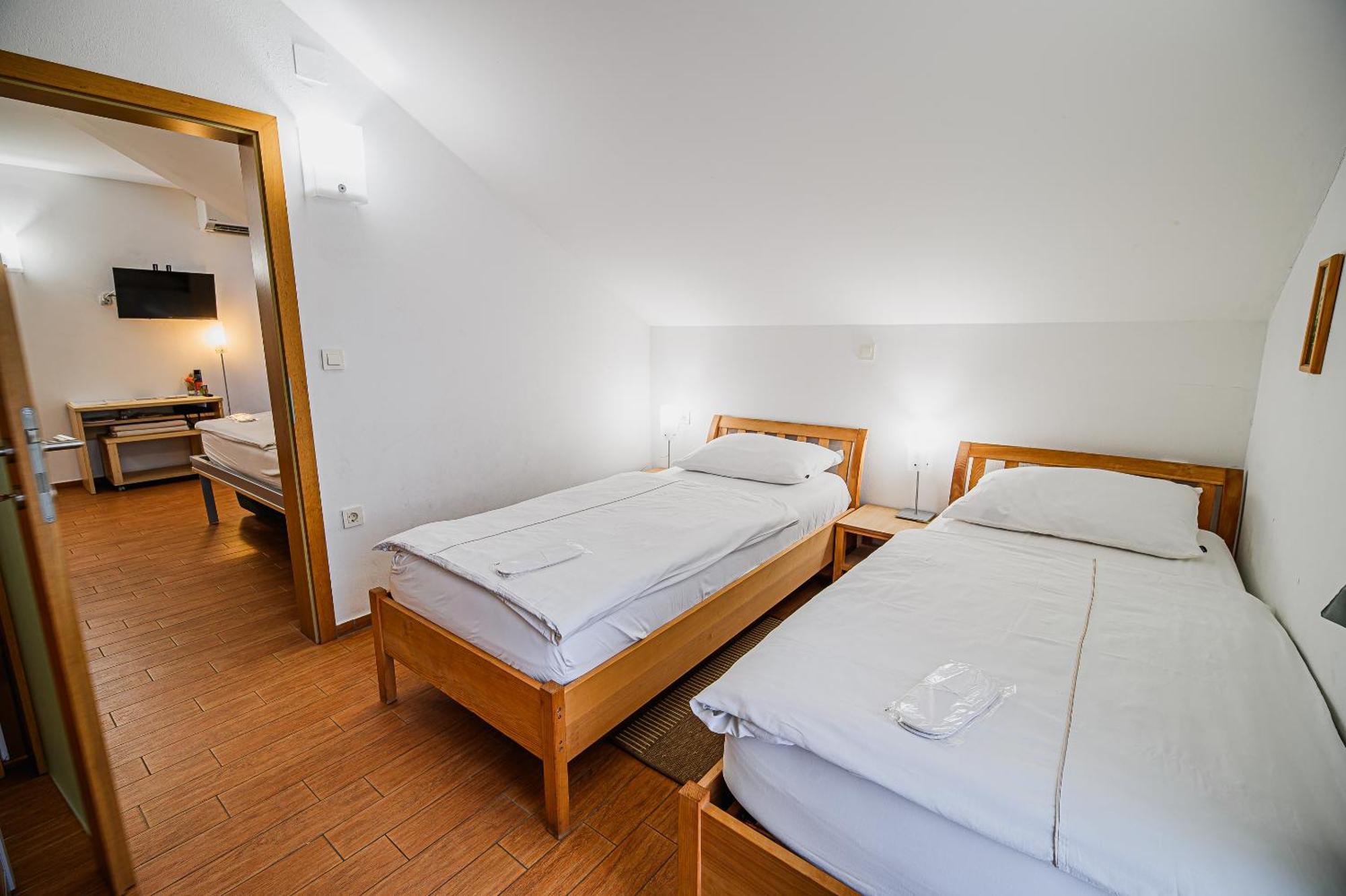 Apartments Maleric With Indoor Pool And Wellness Dragatuš Habitación foto