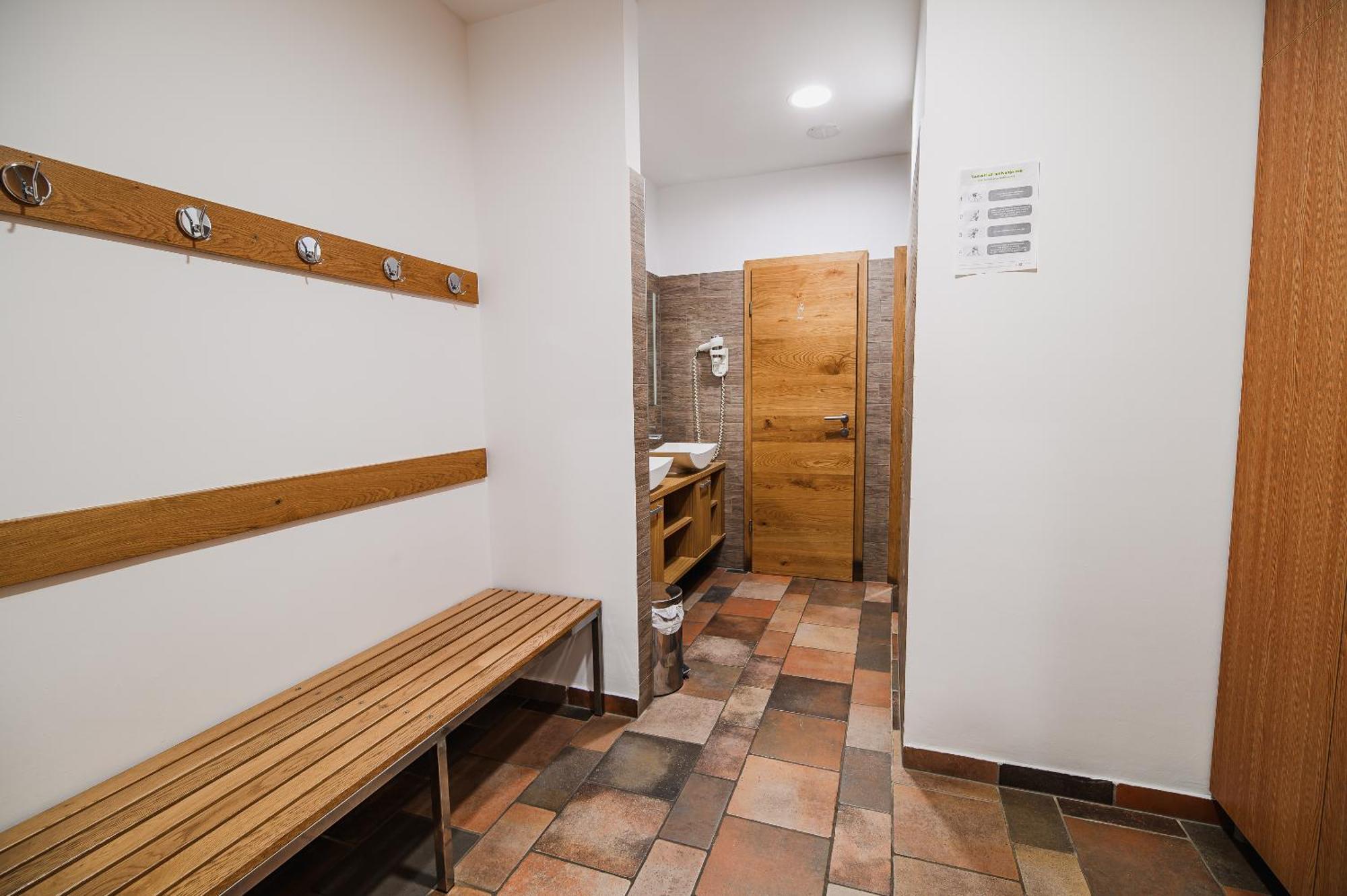 Apartments Maleric With Indoor Pool And Wellness Dragatuš Exterior foto